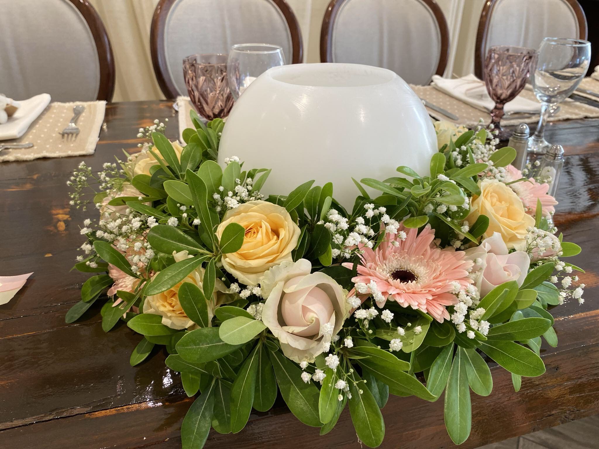 Λουλούδια γάμου σε κομψή διάταξη