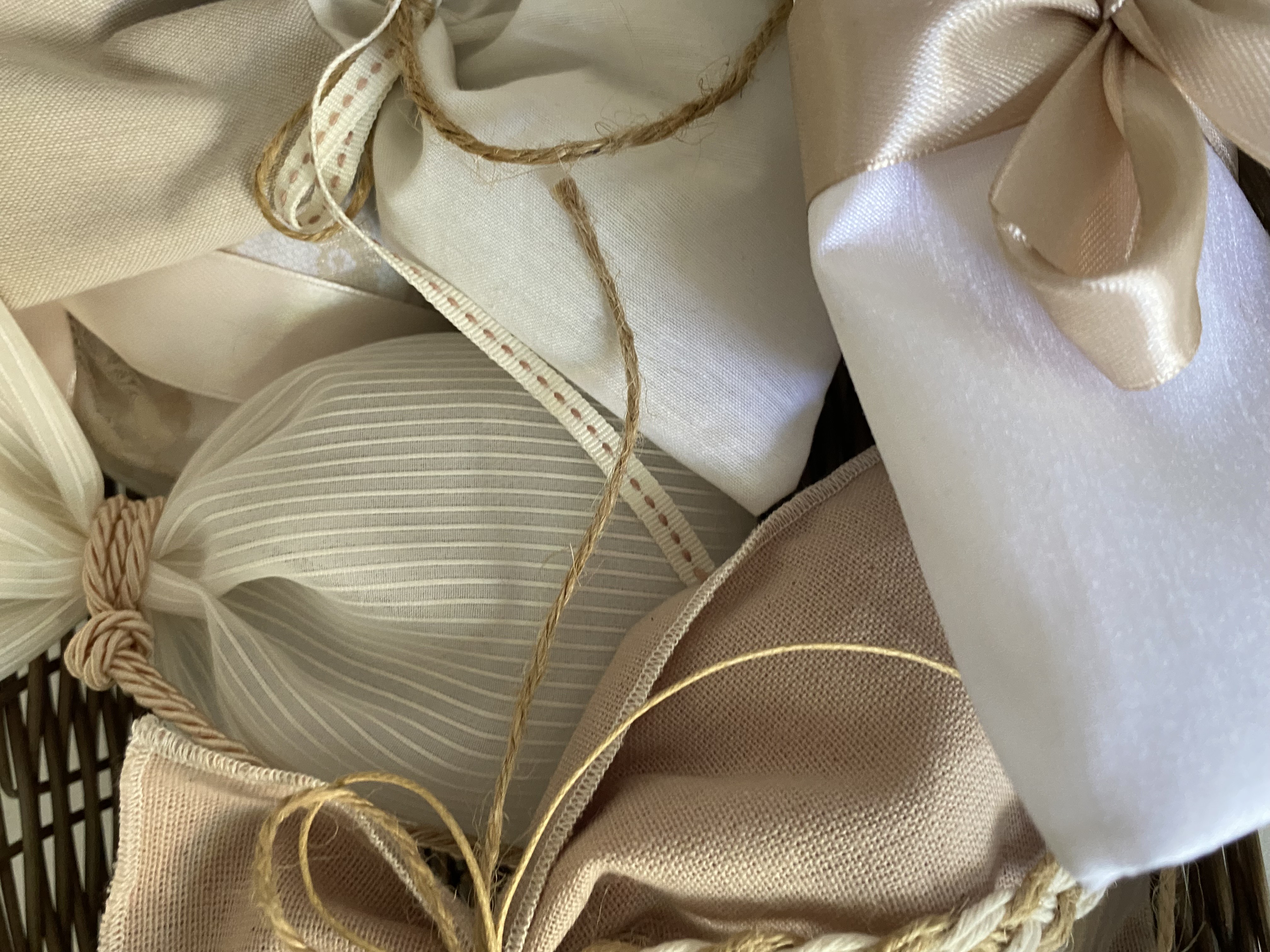 Κοντινό πλάνο σε μπομπονιέρες γάμου