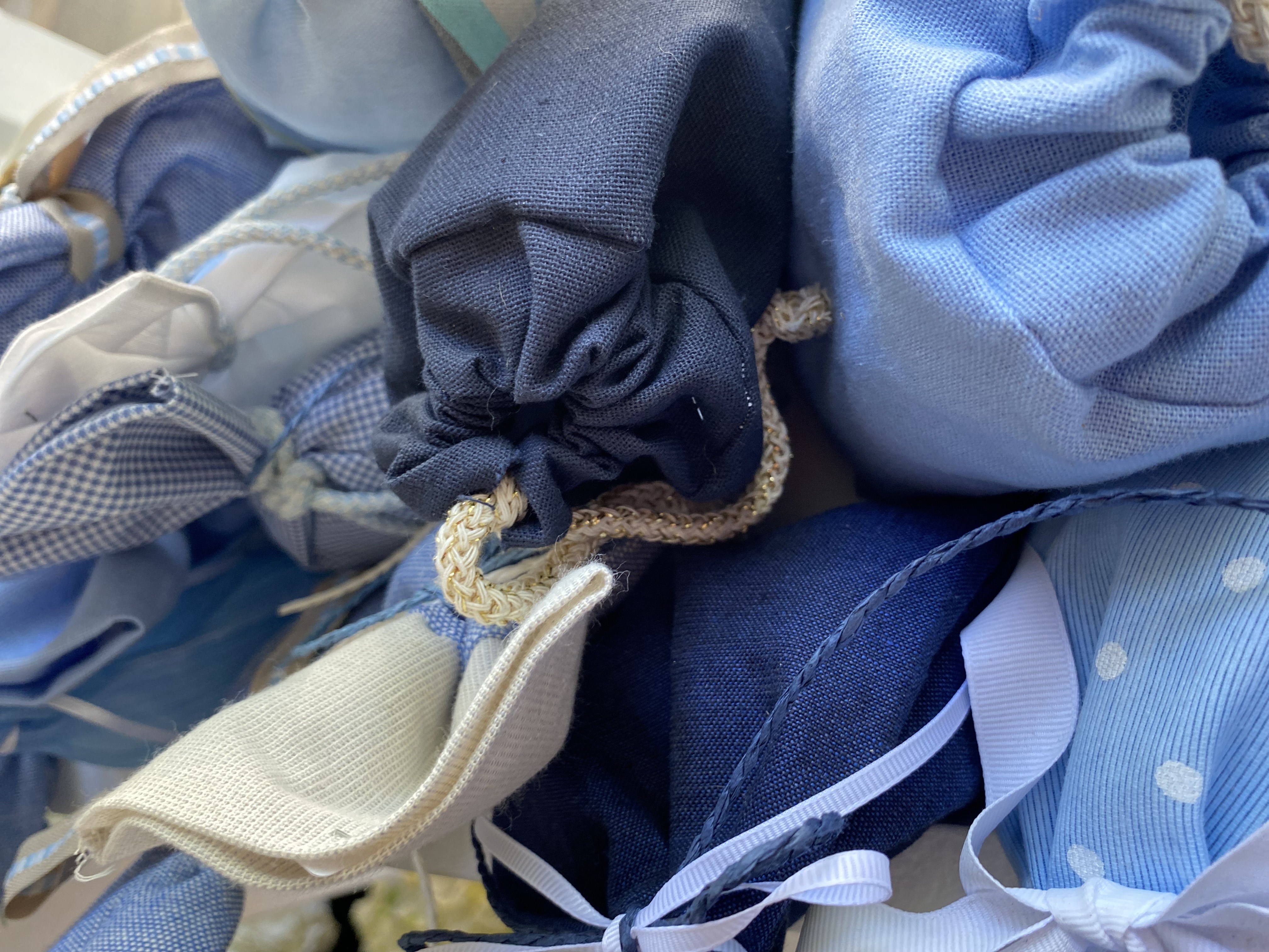 Μπομπονιέρα βάπτισης με ριγέ ύφασμα