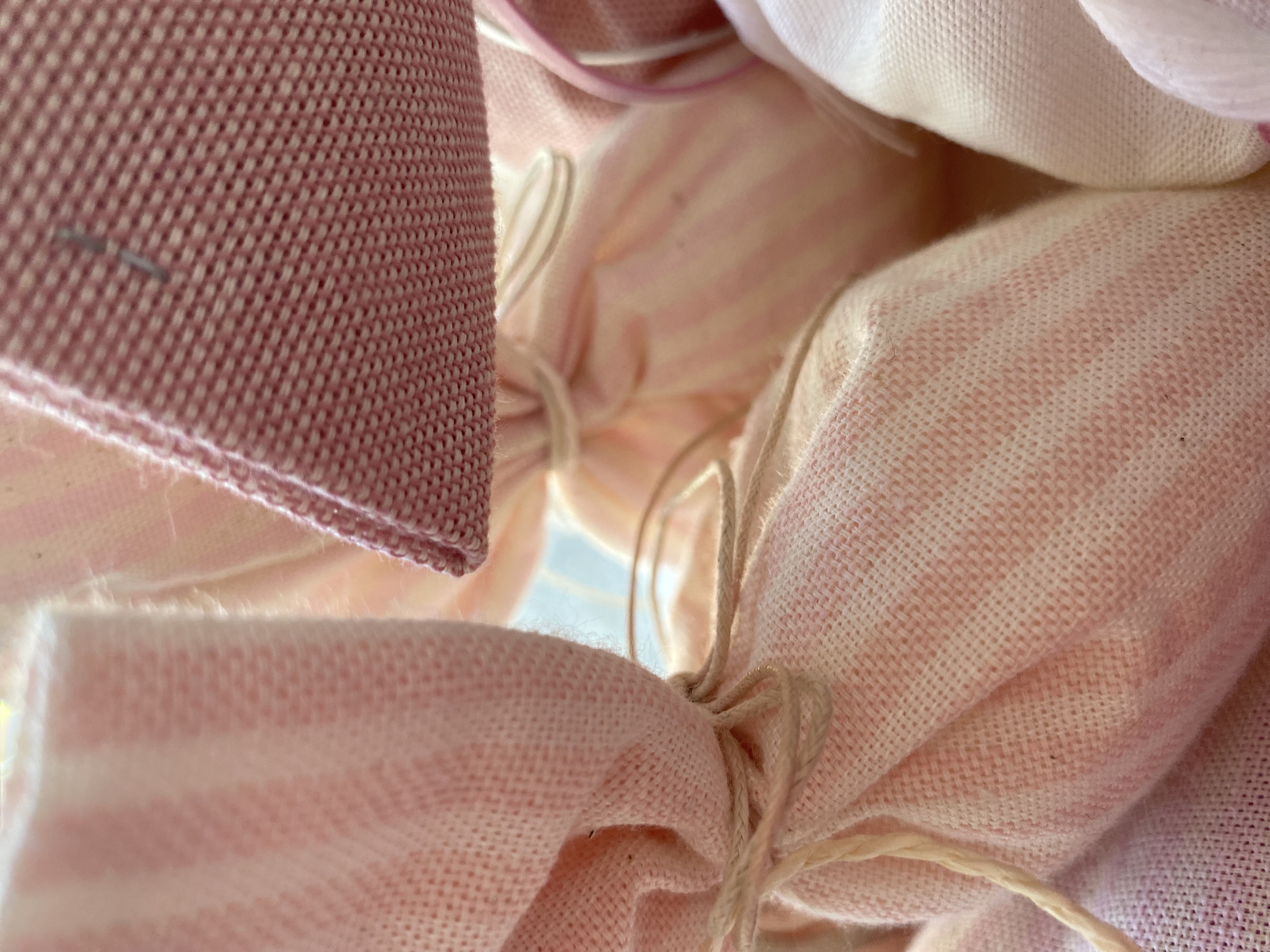 Στοίβα με μπομπονιέρες βάπτισης