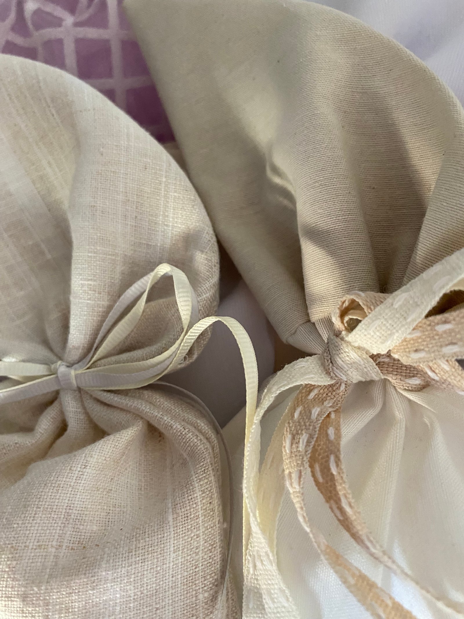 Wedding favors in different fabrics and ribbons
